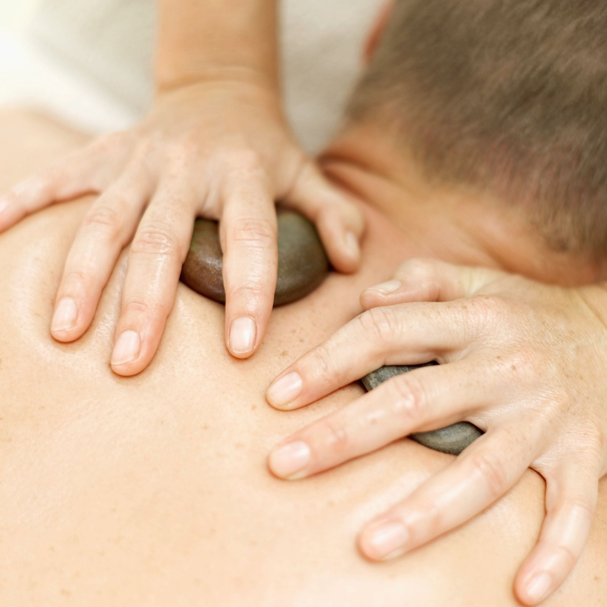 Massagem com Pedras Quentes